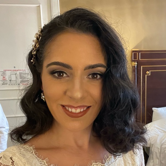 Meet your Posher, Cristina - Picture 1 of 1